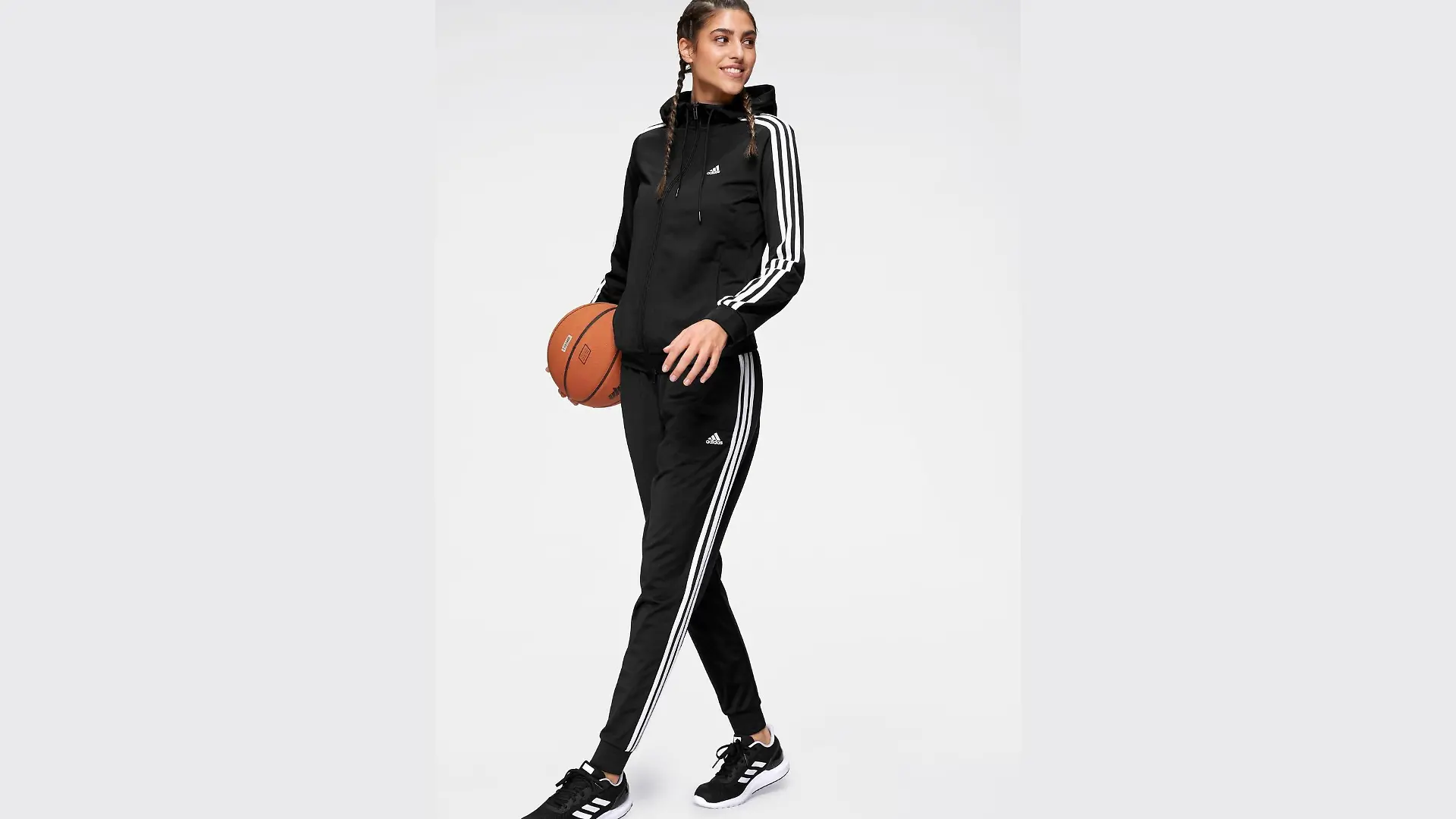 Trainingsanzug als Loungewear.