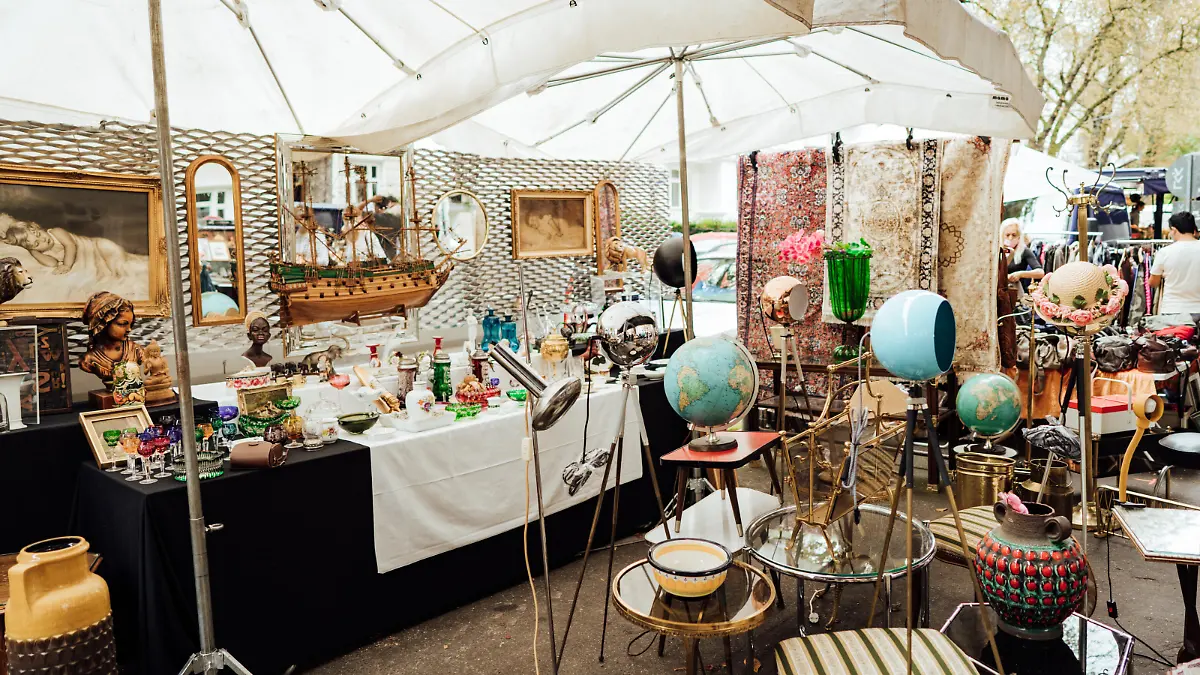 Auf vielen Flohmärkten sind neben Vintage Kleidung auch die ein oder anderen Sammlerstücke zu finden.