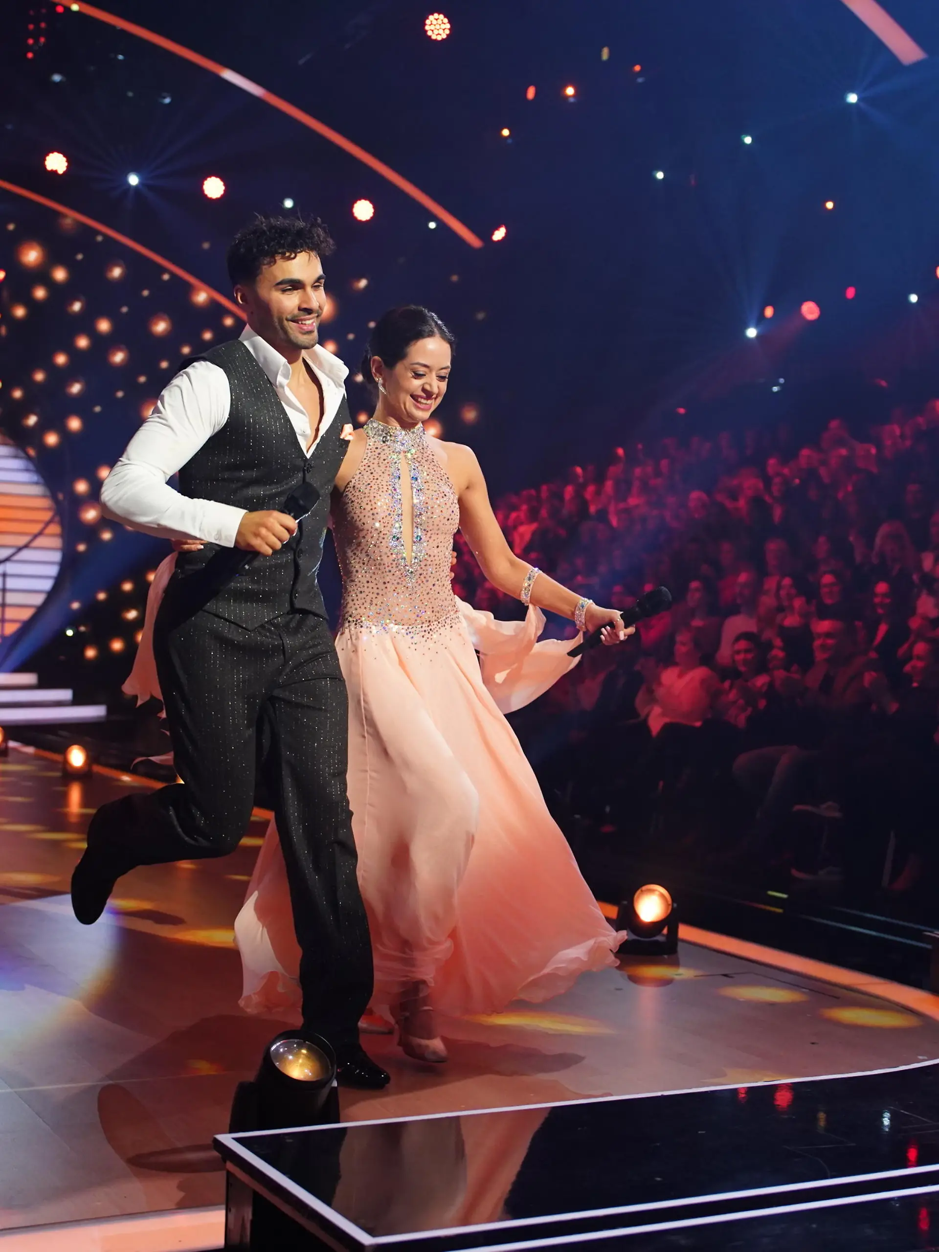 Younes Zarou und Malika Dzumaev tanzen Wiener Walzer.
/ 100323