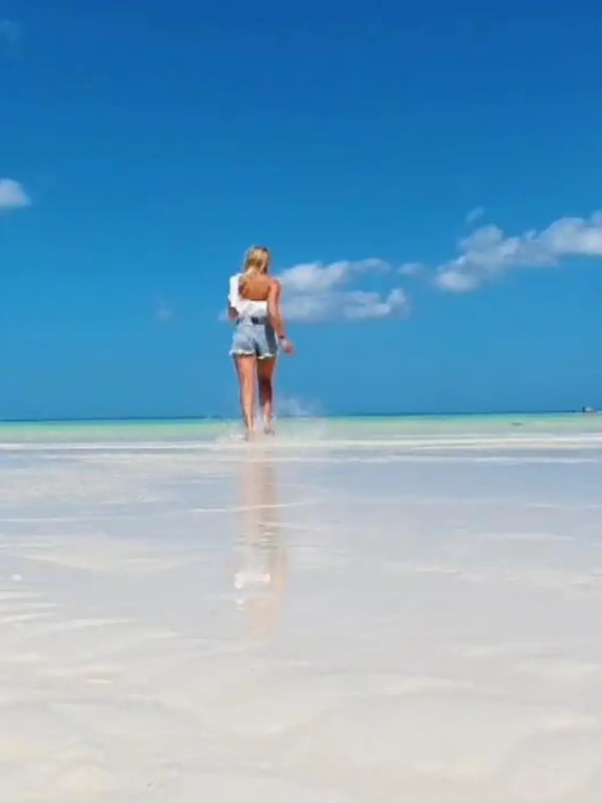 Bild zu: "Virtueller Strand im Wohnzimmer"