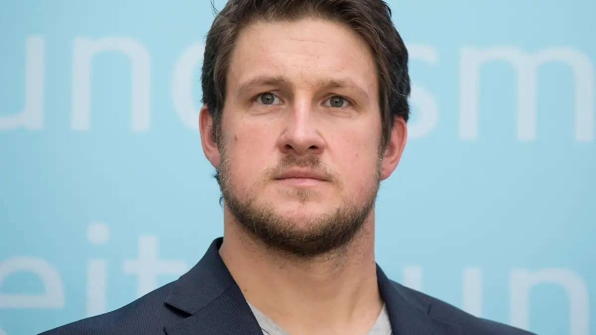 Gewichtheber Matthias Steiner nimmt am 06.06.2014 an einer Pressekonferenz in Berlin teil. Unter dem Motto "Ich entscheide." rufen Politiker, Ärzte, Prominente, Geistliche, Patientenverbände und weitere Institutionen dazu auf, sich über Organspende zu informieren und eine Entscheidung zu treffen. Foto: Hannibal/dpa