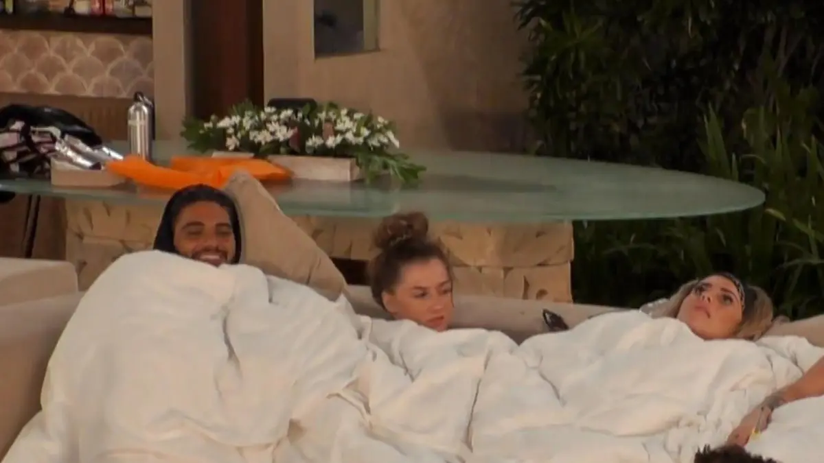 Wo sind deine Hände, Davide? Temptation Island 2020