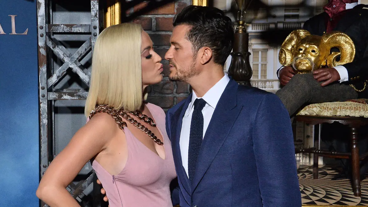 Cast member Orlando Bloom and his fiance, singer Katy Perry attend the premiere of the motion picture fantasy thriller Carnival Row at the TCL Chinese Theatre in the Hollywood section of Los Angeles on Wednesday, August 21, 2019. Storyline: A human detective and a fairy rekindle a dangerous affair in a Victorian fantasy world, where the city s uneasy peace collapses when a string of murders reveals an unimaginable monster. PUBLICATIONxINxGERxSUIxAUTxHUNxONLY LAP2019082106 JIMxRUYMEN
