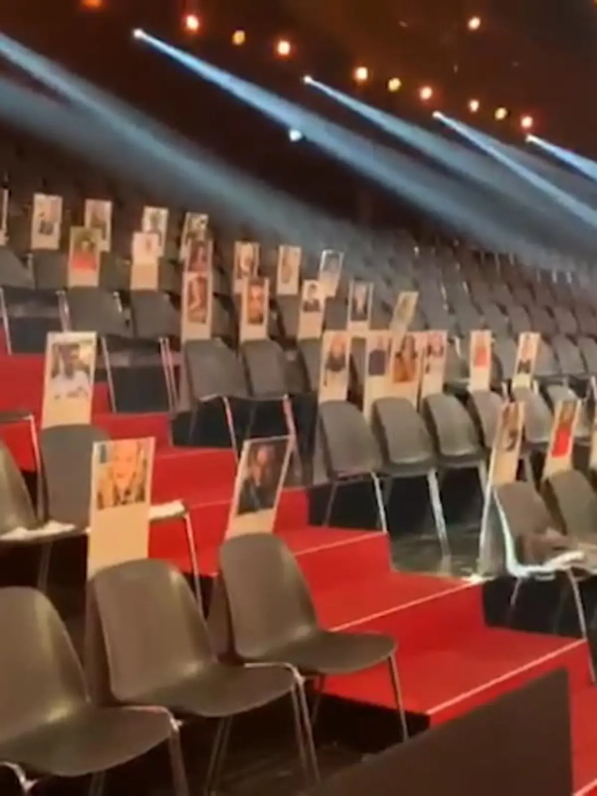 Bild zu: "Finden Sie hier Ihr Foto im Publikum von Let's Dance"