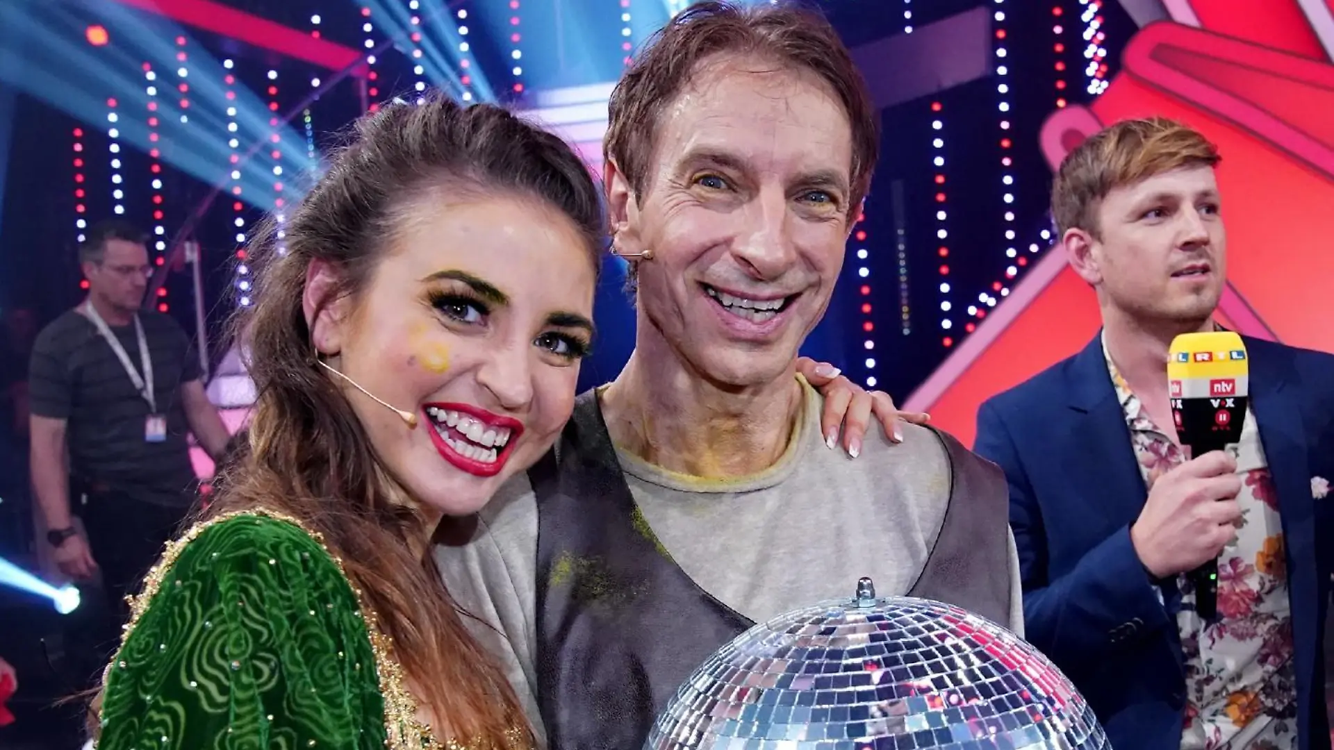 Ingolf Lück ist "Dancing Star 2018". Links seine Tanzpartnerin Ekaterina Leonova.
Verwendung der Bilder für Online-Medien ausschließlich mit folgender Verlinkung:'Alle Infos zu 'Let's Dance' im Special bei RTL.de: http://www.rtl.de/cms/sendungen/lets-dance.html