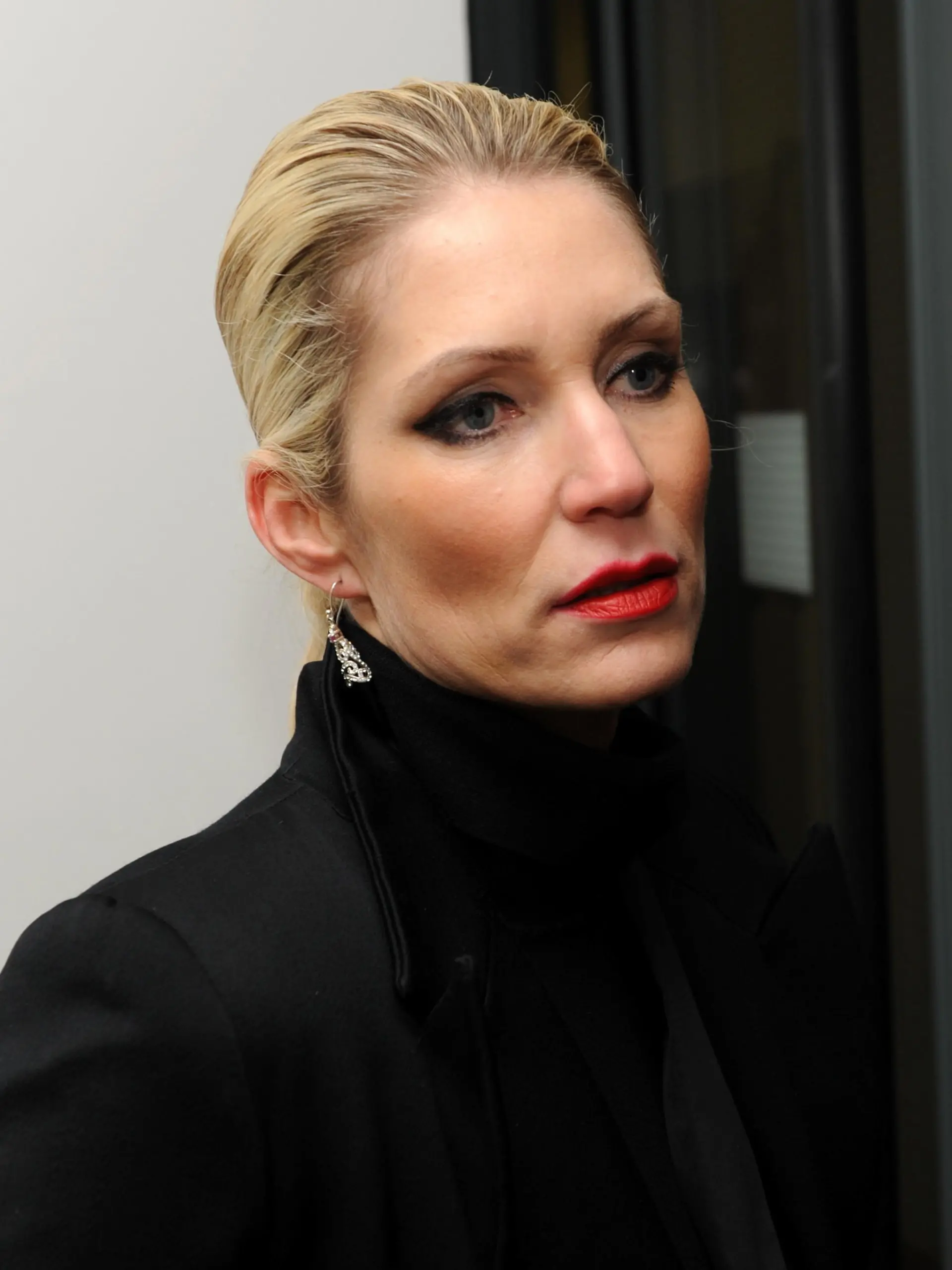 Die Schmuckdesignerin Sarah Kern kommt am Mittwoch (27.01.2010) in München (Oberbayern) ins Amtsgericht München. Kern streitet sich mit ihrem Mann Goran um das Sorgerecht für den gemeinsamen Sohn. Foto: Tobias Hase dpa/lby  +++(c) dpa - Bildfunk+++