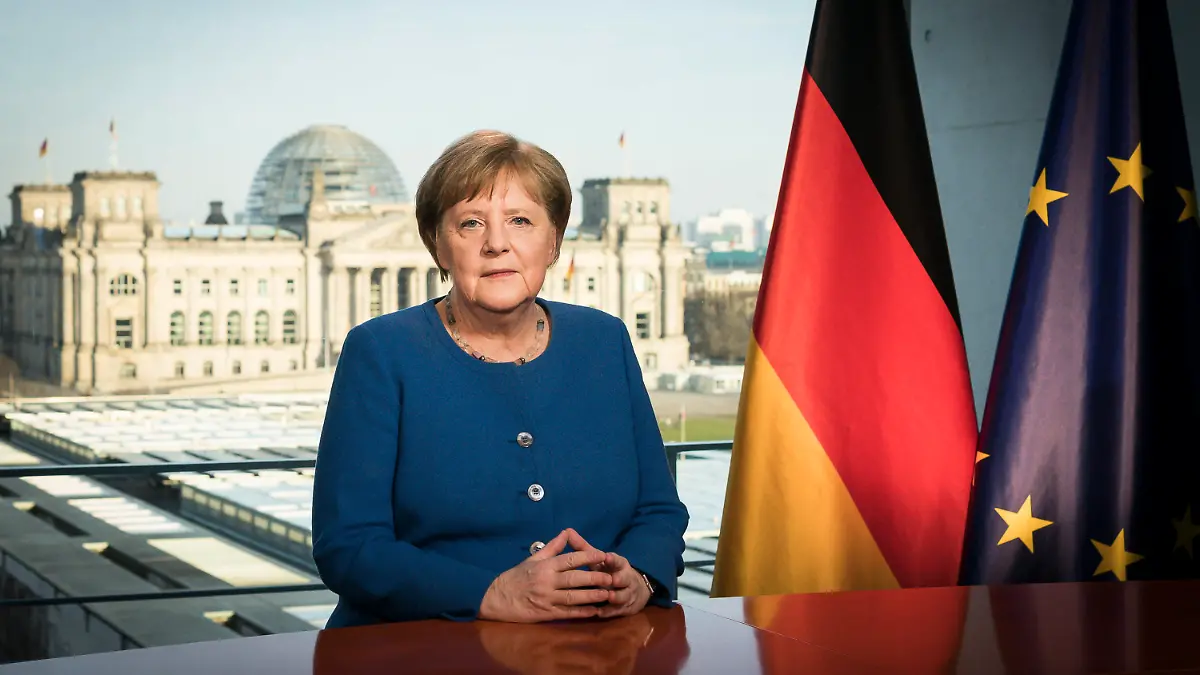 ACHTUNG: SPERRFRIST 18. MÄRZ 18:30 UHR.  - HANDOUT - 18.03.2020, Berlin: Bundeskanzlerin Angela Merkel (CDU) aufgenommen bei der Aufzeichnung einer Fernsehansprache im Bundeskanzleramt zum Verlauf der Corona-Pandemie. Foto: Steffen Kugler/Bundesregierung /dpa - ACHTUNG: Nur zur redaktionellen Verwendung und nur mit vollständiger Nennung des vorstehenden Credits +++ dpa-Bildfunk +++
