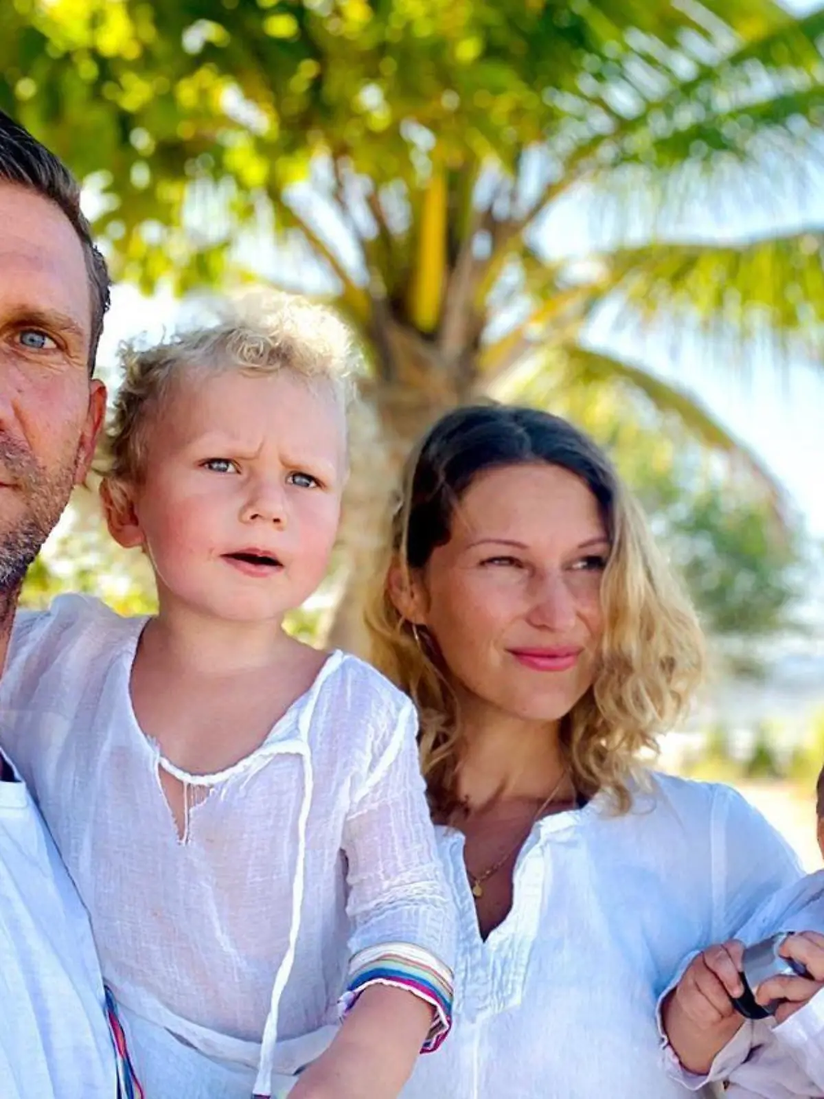 Peer Kusmagk und Janni Höhnscheid sind mit ihrer Familie in Costa Rica gestrandet.