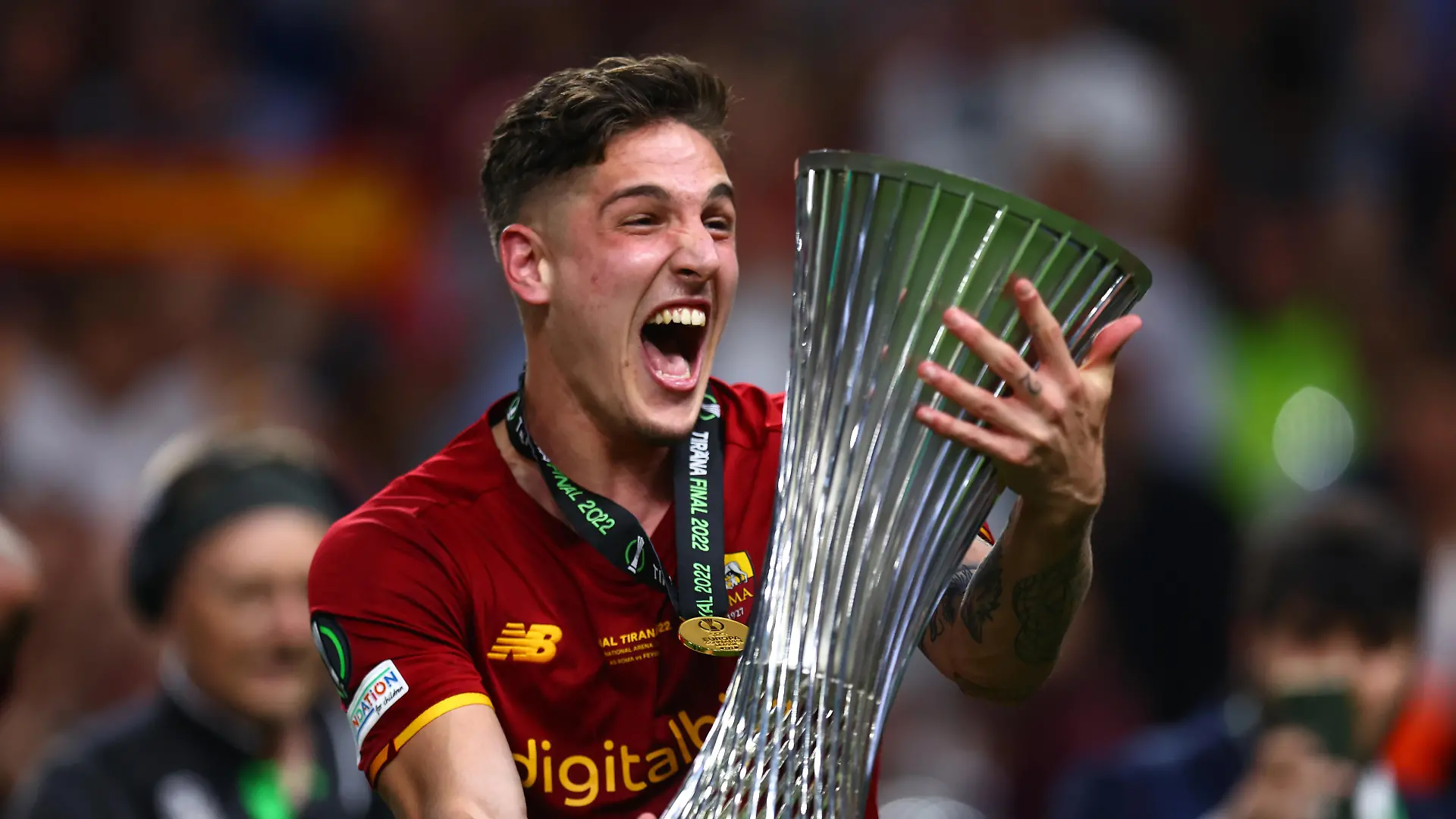 TIRANA, ALBANIA - MAY 25: Nicolo Zaniolo of AS Roma celebrates with the UEFA Europa Conference League Trophy after their sides victory in the UEFA Conference League final match between AS Roma and Feyenoord at Arena Kombetare on May 25, 2022 in Tirana, Albania. (Photo by Alex Pantling/Getty Images)