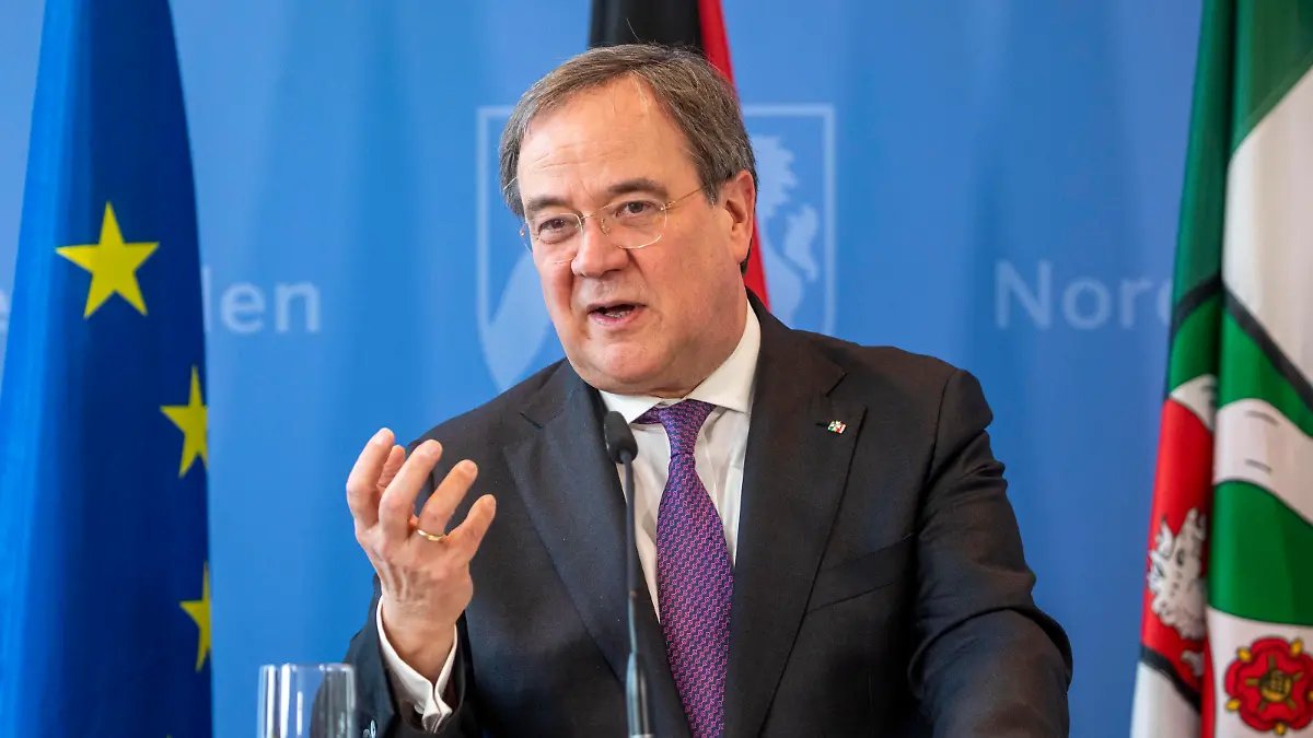 13.03.2020, DSSD Düsseldorf , Pressekonferenz von NRW-Ministerpräsident Armin Laschet in der Staatskanzlei Düsseldorf am Horionplatz1 zur Corona - Krise in NRW. *** 13 03 2020, DSSD Düsseldorf , Press conference of NRW Prime Minister Armin Laschet in the State Chancellery Düsseldorf at Horionplatz1 on the corona crisis in NRW