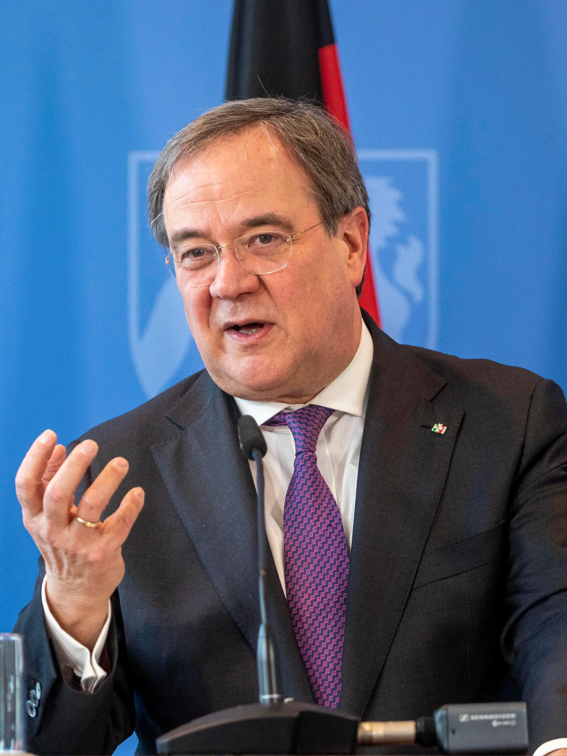  13.03.2020, DSSD Düsseldorf , Pressekonferenz von NRW-Ministerpräsident Armin Laschet in der Staatskanzlei Düsseldorf am Horionplatz1 zur Corona - Krise in NRW. *** 13 03 2020, DSSD Düsseldorf , Press conference of NRW Prime Minister Armin Laschet in the State Chancellery Düsseldorf at Horionplatz1 on the corona crisis in NRW