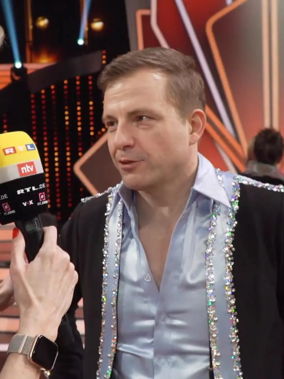Bild zu: "Martin Klempnow: Sein String-Body kneift zwischen den Beinen"