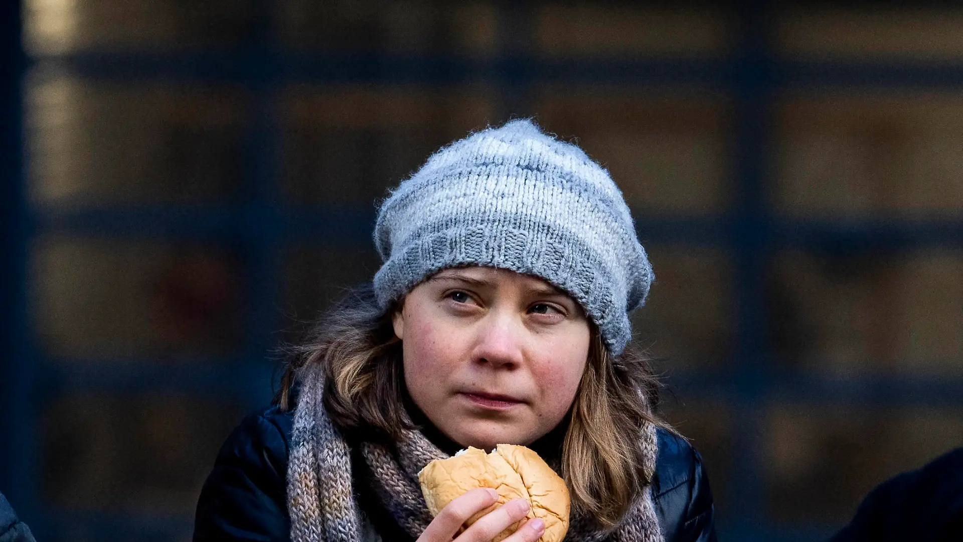 Demonstrasjon mot vindturbinene pa Fosen Oslo 20230301. Greta Thunberg og aksjonistene ved balpannen da de demonstrerer onsdag utenfor finansdepartementet inngang og flere andre departementer i protest mot at vindturbinene pa Fosen, som Hoyesterett har sagt at er ulovlige, ikke er revet. Foto: Javad Parsa / NTB Oslo Norge eIQzqgn8Atg EDITORIAL USE ONLY Ref:_BNC_POLeIQzqgn8Atg.jpg *** Demonstration against the wind turbines at Fosen Oslo 20230301 Greta Thunberg and the activists at the ball pan as they demonstrate on Wednesday outside the Ministry of Finances entrance and several other ministries in protest that the wind turbines at Fosen, which the Hoyesterett has said are illegal, have not been demolished Photo Javad Parsa NTB Oslo No PUBLICATIONxNOTxINxNORxSWExDENxFINxBELxFRAxISLxITAxPORxIRLxLUX Copyright: xJavadxParsax/xNTBx