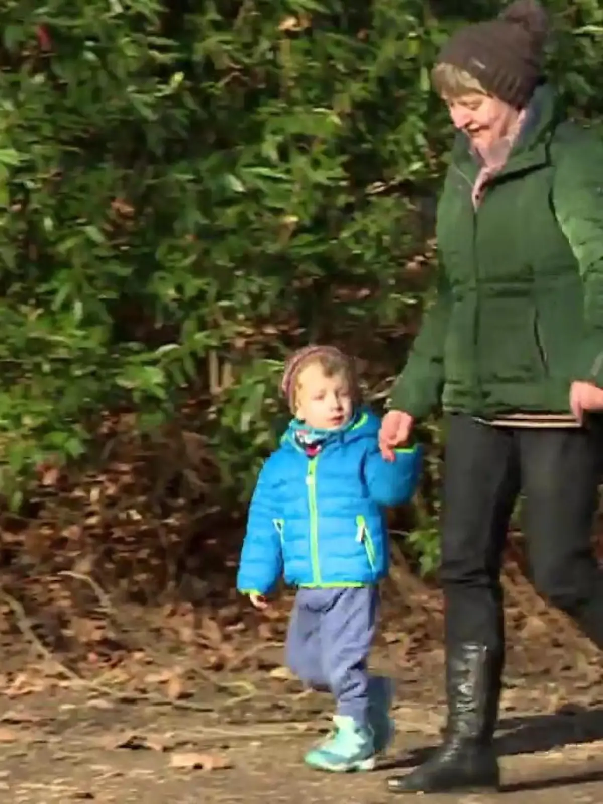 Bild zu: "Coronavirus: Enkel nicht mehr zu Oma und Opa?"