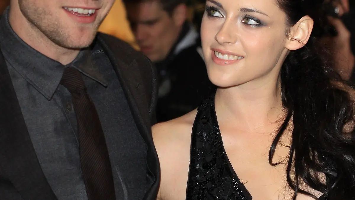 Robert Pattinson, Kristen Stewart
The Twilight Saga: Breaking Dawn: Part 1 film premiere, held at Westfield - Arrivals
London, England - 16.11.11
Mandatory Credit: Lia Toby/WENN.com