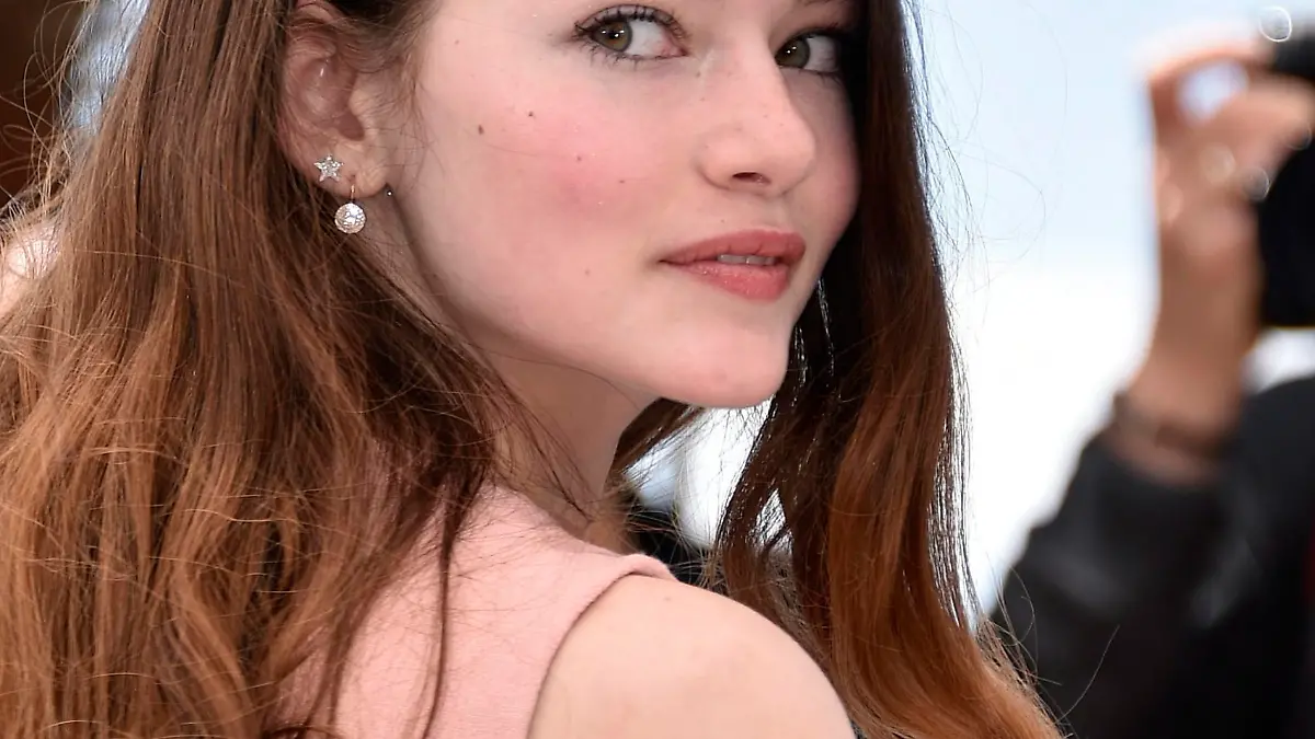epa04761992 US actress Mackenzie Foy poses during the photocall for 'The Little Prince' at the 68th annual Cannes Film Festival, in Cannes, France, 22 May 2015. The movie is presented out of competition at the festival which runs from 13 to 24 May. EPA/FRANCK ROBICHON +++(c) dpa - Bildfunk+++