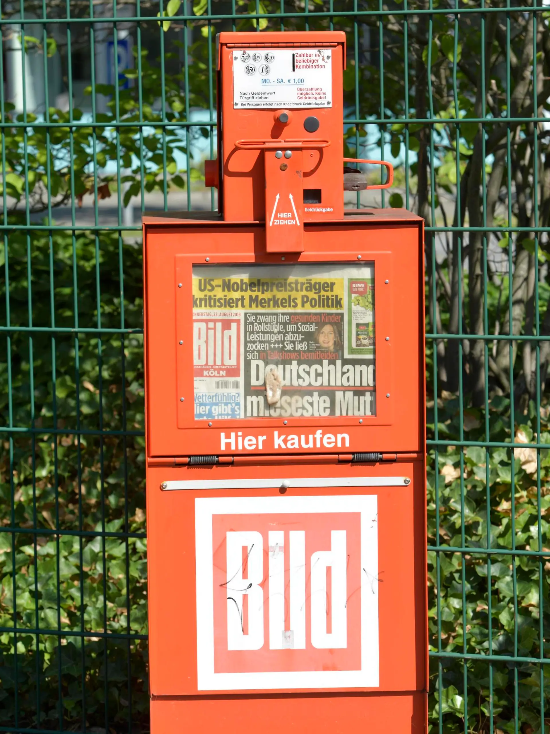 Automat, Bild-Zeitung, Bonn, Nordrhein-Westfalen, Deutschland *** Automat, Bild Zeitung, Bonn, North Rhine-Westphalia, Germany