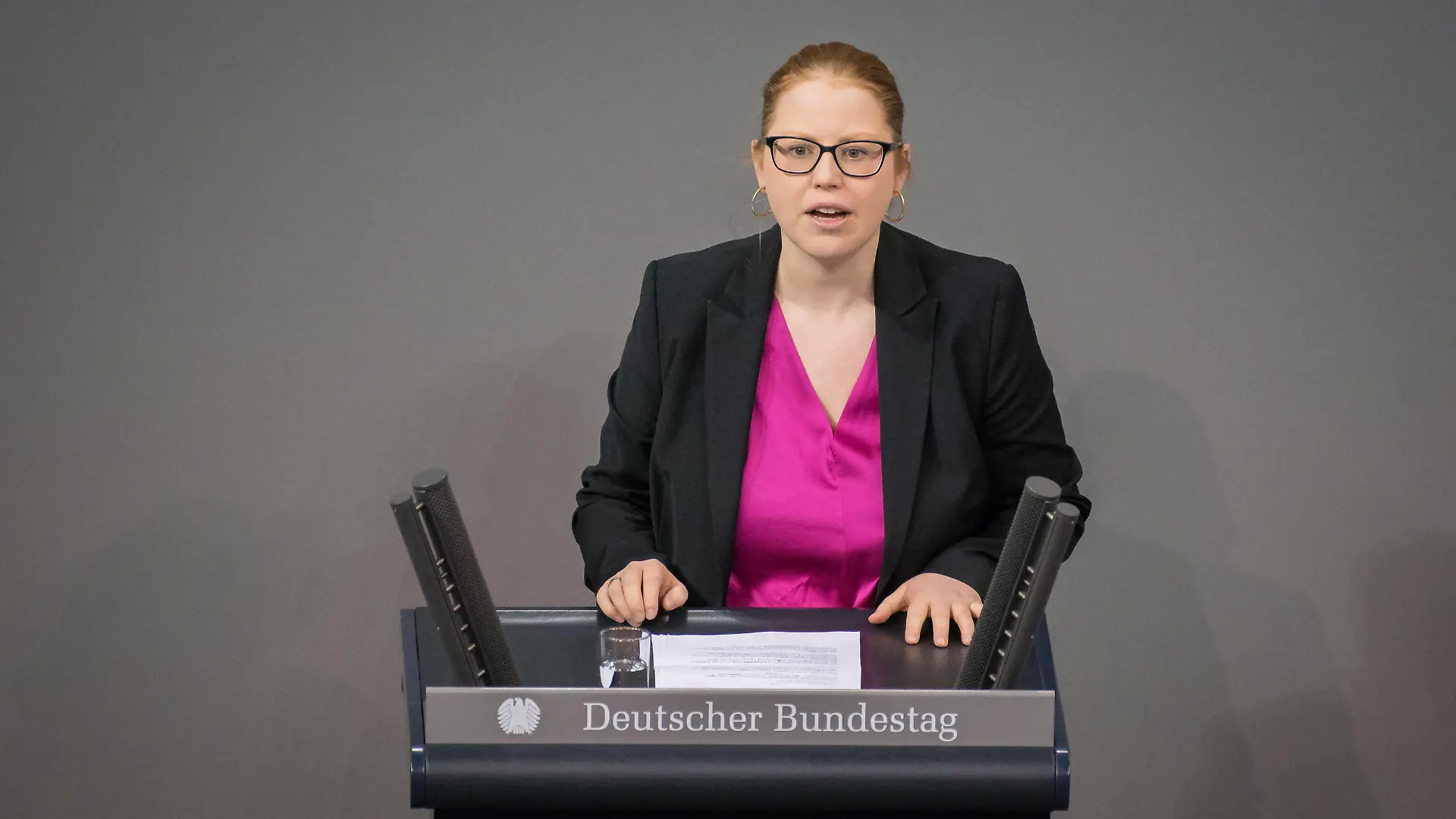 Berlin, Plenarsitzung im Bundestag Deutschland, Berlin - 13.02.2020: Im Bild ist Katrin Helling-Plahr FDP während der Sitzung des deutschen Bundestags zu sehen. Berlin Bundestag Berlin Deutschland *** Berlin, Plenary Session in the Bundestag Germany, Berlin 13 02 2020 The picture shows Katrin Helling Plahr FDP during the session of the German Bundestag Berlin Bundestag Berlin Germany