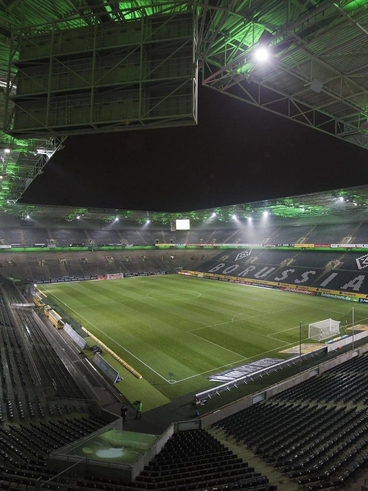Borussia Mönchengladbach  17.12.2014 Allgemein, leeres Stadion im Borussia-Park, Borussia Park Mönchengladbach

Borussia Moenchengladbach 17 12 2014 common empty Stadium in Borussia Park Borussia Park Moenchengladbach