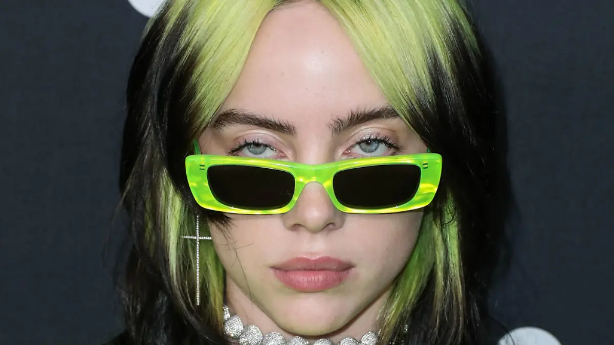 Billie Eilish zeigt sich erstmals ohne ihre Baggy-Klamotten