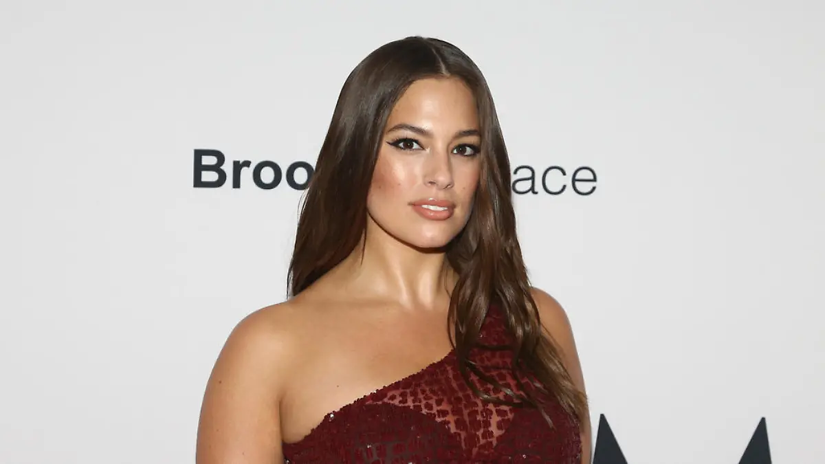 Ashley Graham zeigt sich in den Wehen