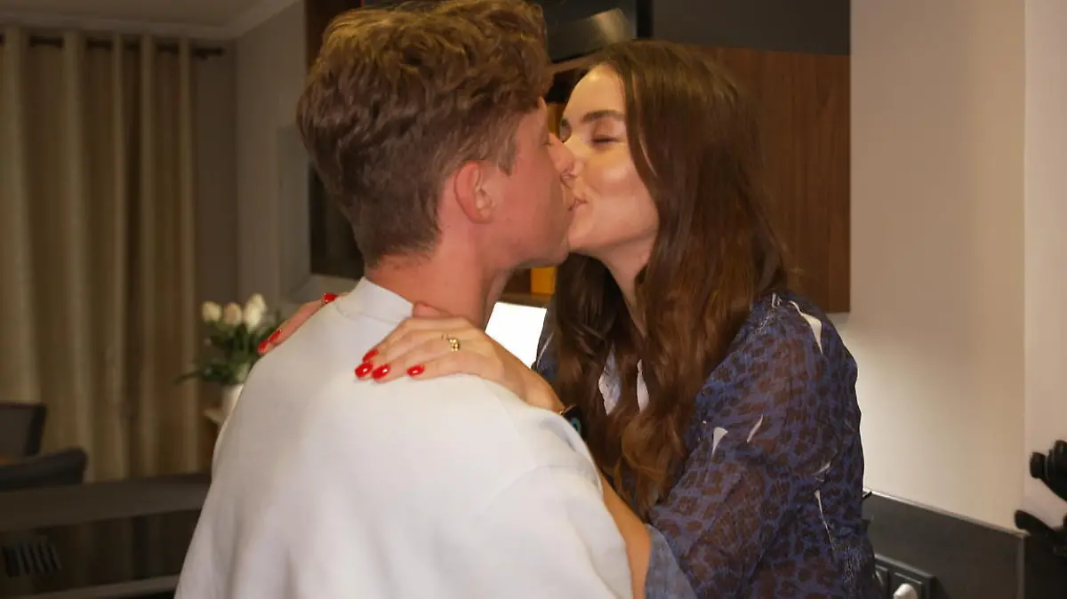 Darauf erst mal einen fetten Knutscher! Das "Let's Dance"-Traumpaar Valentin und Renata Lusin erwartet ein Baby.