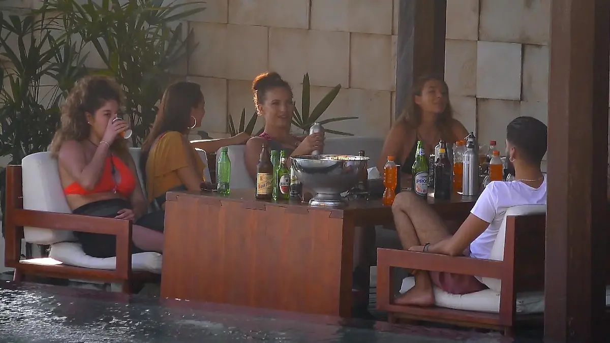 Roxy: "Ich glaube, Calvin spielt" Temptation Island 2020
