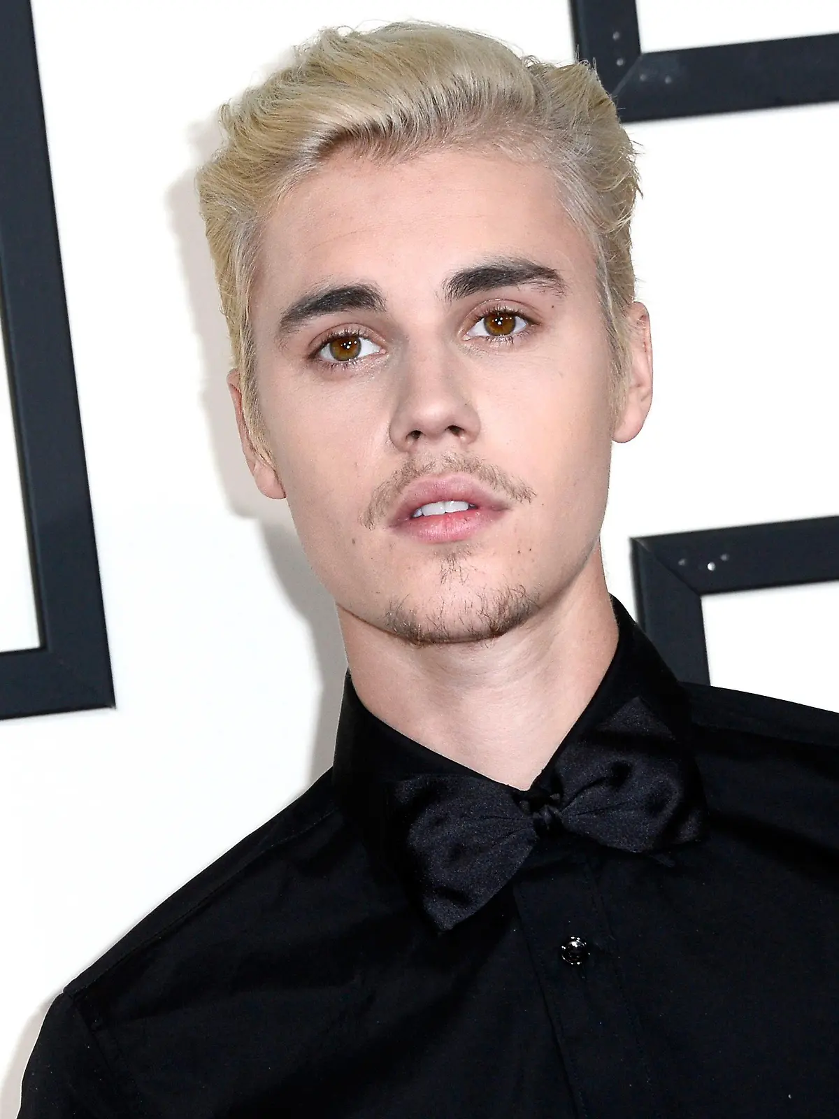 ARCHIV - 15.02.2016, USA, Los Angeles: Justin Bieber, Sänger aus Kanada, kommt zur 58. Grammy-Verleihung. (zu dpa: "Justin Bieber: Bin an Borreliose erkrankt") Foto: Paul Buck/epa/dpa +++ dpa-Bildfunk +++