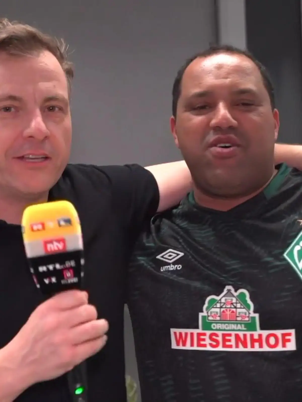 Martin Klempnow und Ailton backstage bei "Let's Dance".