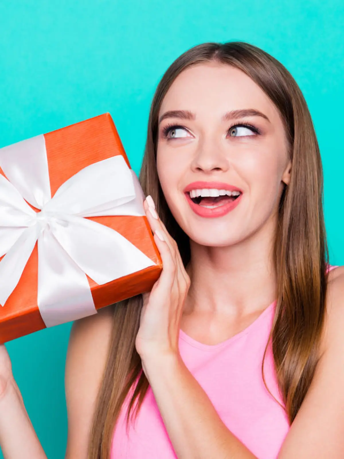 Frau mit Geschenk