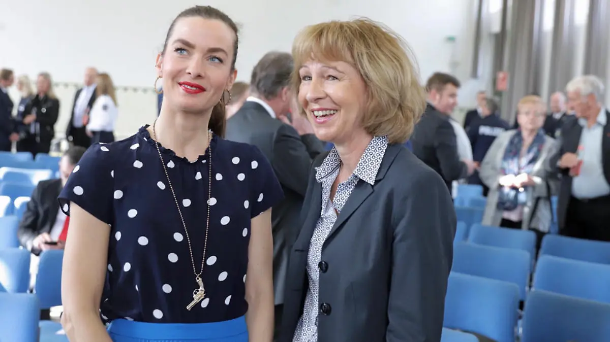 Die neue und die ehemalige Polizeipräsidentin von Gelsenkirchen: Britta Zur (links) und Anne Hesselhaus