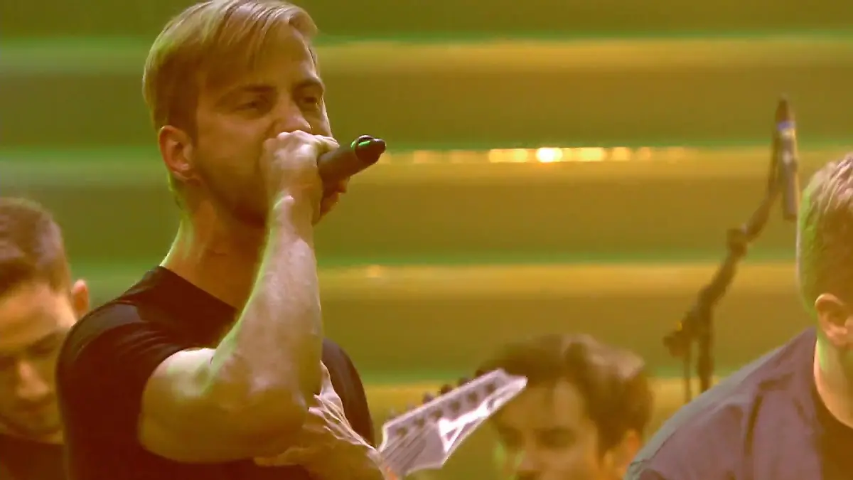So schnappt sich der Metal-Sänger sein Date "Take Me Out": Rudi steht auf Dana