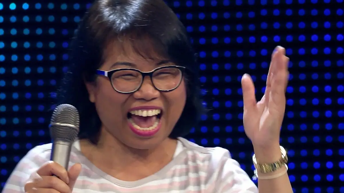 Belindas Mama Buppa übernimmt den Buzzer Wie süß! "Take Me Out" mal ganz anders
