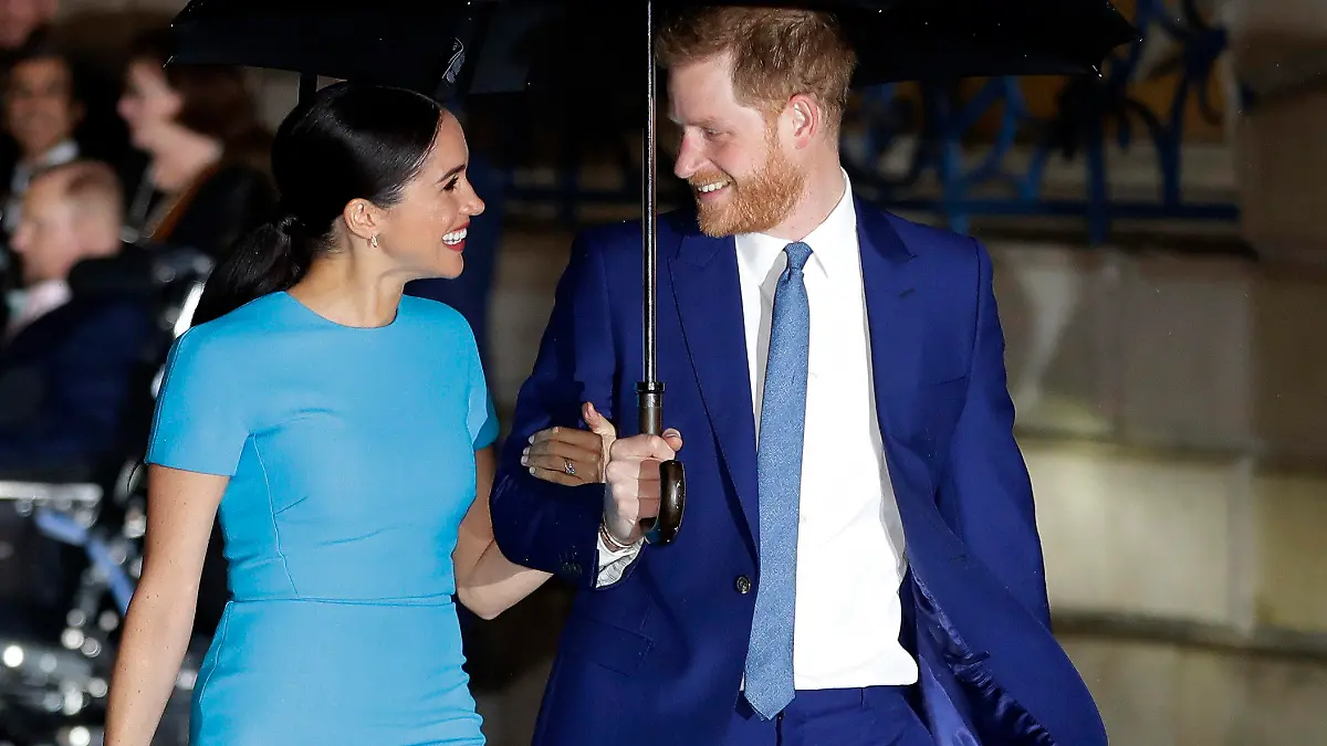 05.03.2020, Großbritannien, London: Meghan, Herzogin von Sussex, und Prinz Harry, Herzog von Sussex, treffen bei der Verleihung der Endeavour Fund Awards ein. Foto: Kirsty Wigglesworth/AP/dpa +++ dpa-Bildfunk +++