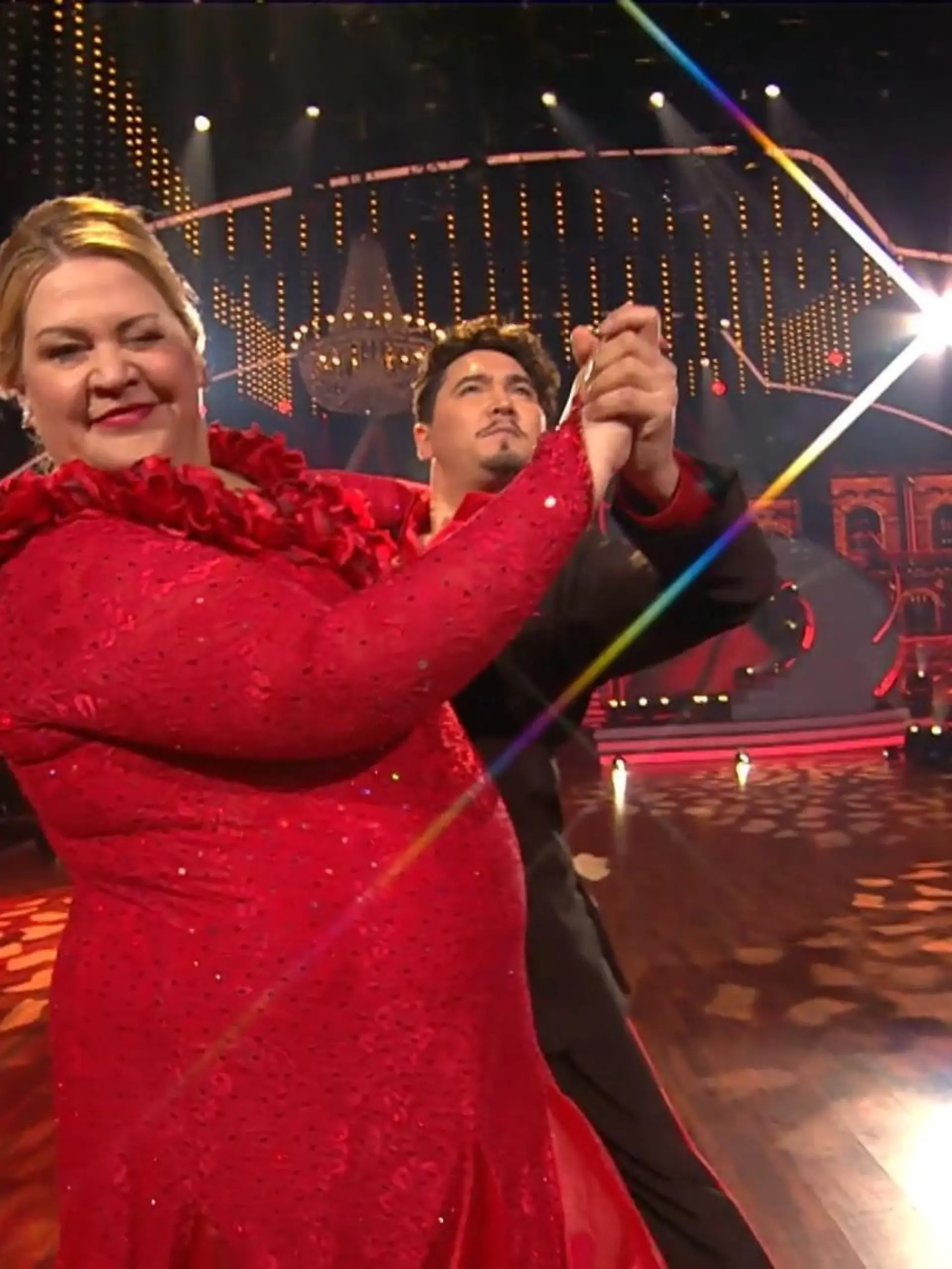 Ilka Bessin tanzt mit Erich Klann in Show 1.
