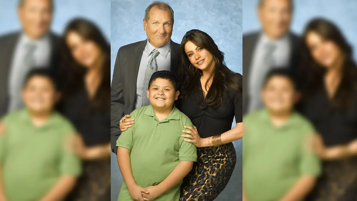 Foto der Schauspieler Ed O'Neill, Rico Rodriguez und Sofia Vergara als Jay, Manny und Gloria bei "Modern Family".