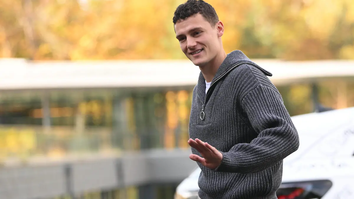 Benjamin PAVARD FOOTBALL : Arrivee des joueurs de l equipe de France a Clairefontaine - 14/11/2022 JBAutissier/Panoramic PUBLICATIONxNOTxINxFRAxITAxBEL
