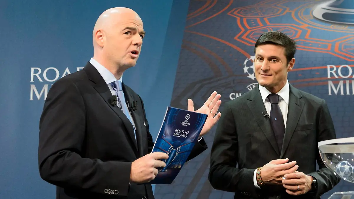 epa05068609 UEFA General Secretary and FIFA president candidate Gianni Infantino (L) and former Argentinian soccer player Javier Zanetti (R), ambassador for the UEFA Champions League final in Milan, during the draw of the 2015/16 UEFA Champions League Round of 16 at the UEFA Headquarters in Nyon, Switzerland, 14 December 2015. EPA/LAURENT GILLIERON ++