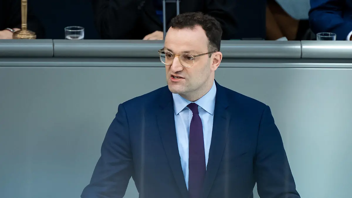 04.03.2020, Berlin: Jens Spahn (CDU), Bundesgesundheitsminister, gibt zu Beginn der Plenarsitzung im Deutschen Bundestag eine Regierungserklärung zur Bekämpfung des Coronavirus in Deutschland ab. Foto: Bernd von Jutrczenka/dpa +++ dpa-Bildfunk +++