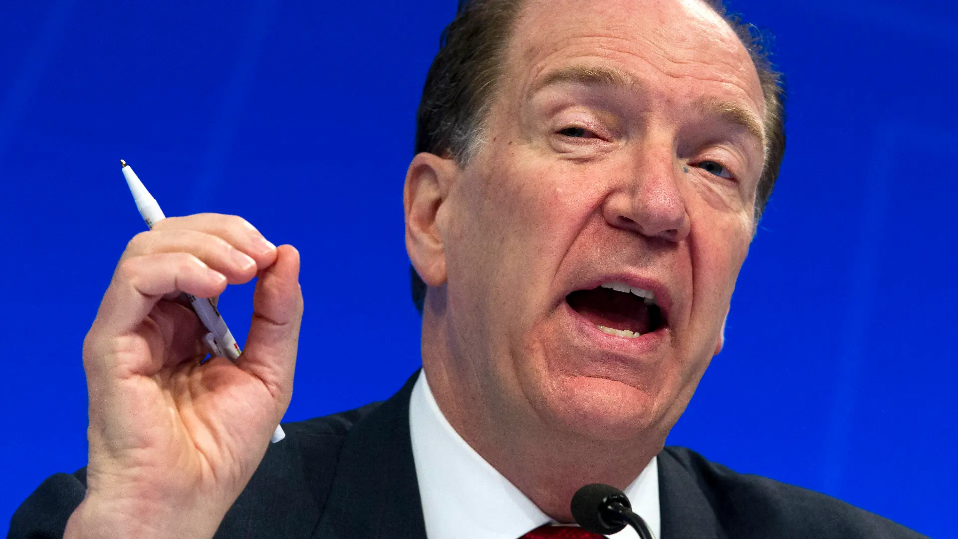 ARCHIV - 11.04.2019, USA, Washington: David Malpass, Präsident der Weltbank, spricht bei einer Pressekonferenz der Frühjahrstagung von Weltbank und IWF. Die Weltbank stellt Entwicklungsländern für den Kampf gegen das neuartige Coronavirus Kredite und Hilfsgelder in Höhe von insgesamt 12 Milliarden US-Dollar bereit. Es gehe darum, den Staaten «schnell» und «flexibel» zu helfen, um den gesundheitlichen und wirtschaftlichen Folgen der Covid-19-Epidemie zu begegnen, erklärte Weltbankpräsident Malpass am 03.03.2020. Foto: Jose Luis Magana/AP/dpa +++ dpa-Bildfunk +++