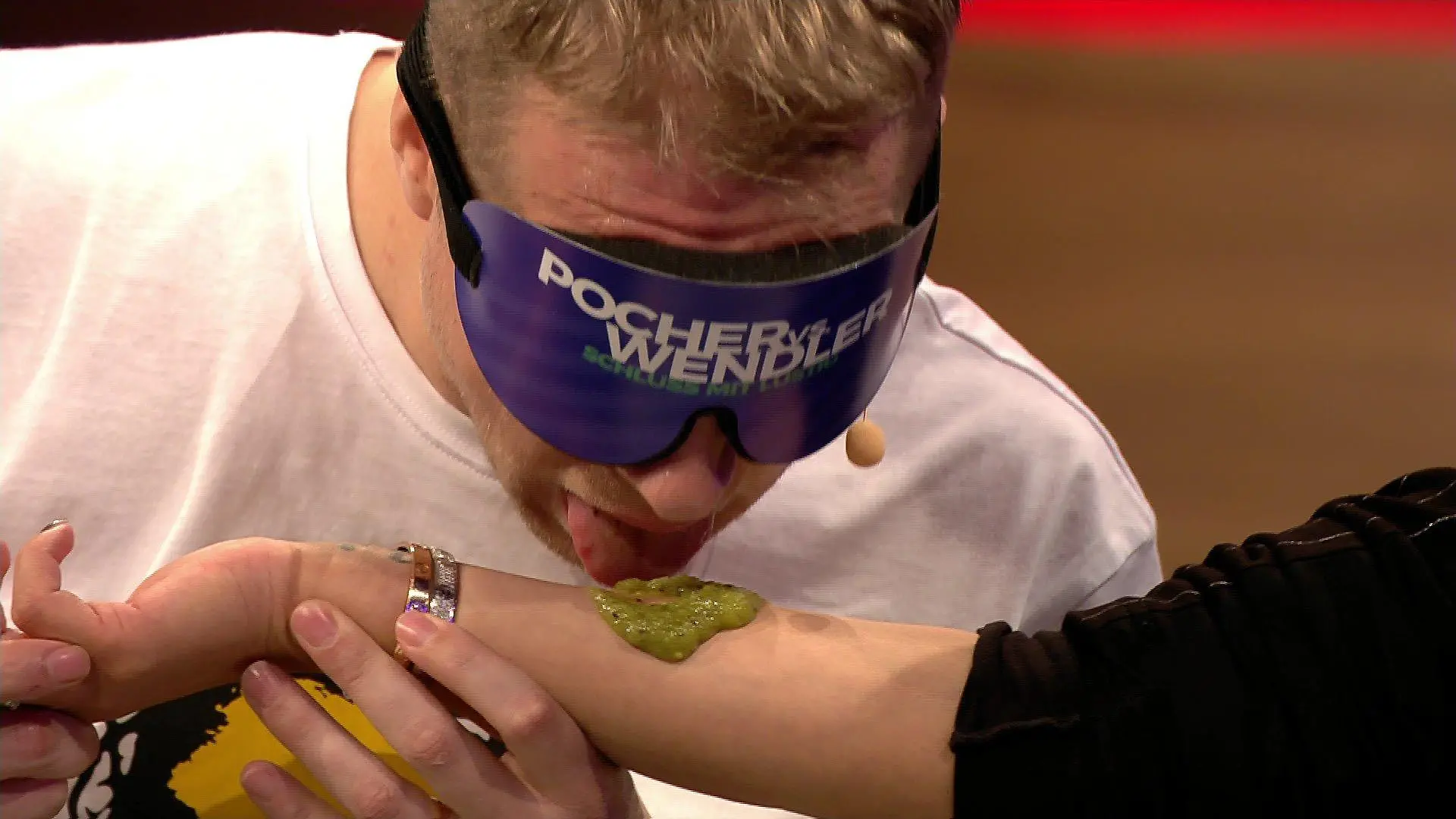 Pocher erschleckt sich einen weiteren Punkt Pocher vs. Wendler - Spiel 9