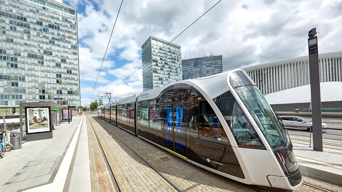  - Luxemburg/Luxembourg - 14.08.2019 - Ab 1. März 2020 sind in ganz Luxemburg Bahn, Bus und Tram für alle Benutzer kostenlos. Luxemburg ist damit das erste Land der Welt mit einem kostenlosen öffentlichen Nahverkehr für alle Passagiere. From 1 March 2020, rail, bus and tram will be free for all users throughout Luxembourg. Luxembourg is the first country in the world with free public transport for all passengers. PHOTO: Die Stater Tram dt.: Städtische Straßenbahn ist die Straßenbahn in der Hauptstadt Luxemburg, die am 10. Dezember 2017 eröffnet wurde. Über 50 Jahre nach ihrem Verschwinden hat Luxemburg wieder eine Strassenbahn The Stater Tram is the tram in the capital Luxembourg, which was opened on December 10, 2017. More than 50 years after their disappearance, Luxembourg has again a tram. Le tramway de Luxembourg exploit PUBLICATIONxNOTxINxAUT