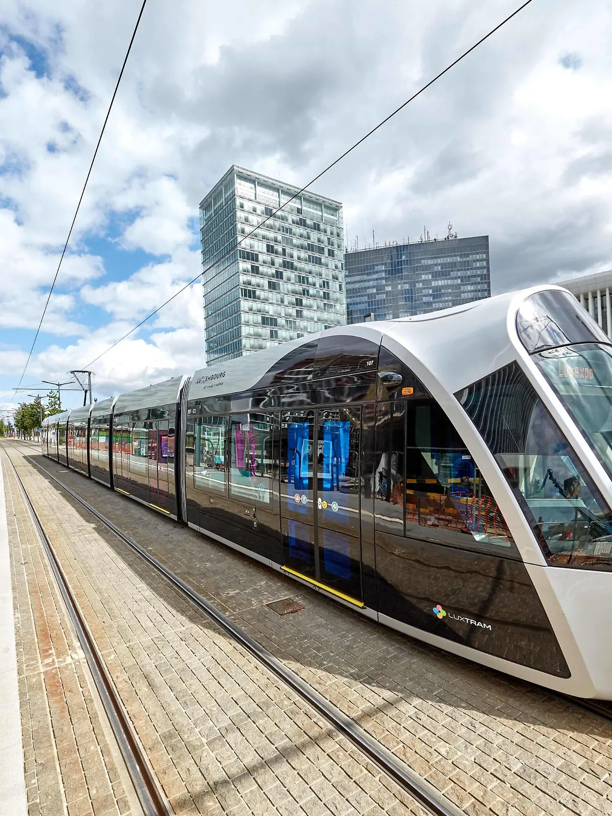  - Luxemburg/Luxembourg - 14.08.2019 - Ab 1. März 2020 sind in ganz Luxemburg Bahn, Bus und Tram für alle Benutzer kostenlos. Luxemburg ist damit das erste Land der Welt mit einem kostenlosen öffentlichen Nahverkehr für alle Passagiere. From 1 March 2020, rail, bus and tram will be free for all users throughout Luxembourg. Luxembourg is the first country in the world with free public transport for all passengers. PHOTO: Die Stater Tram dt.: Städtische Straßenbahn ist die Straßenbahn in der Hauptstadt Luxemburg, die am 10. Dezember 2017 eröffnet wurde. Über 50 Jahre nach ihrem Verschwinden hat Luxemburg wieder eine Strassenbahn The Stater Tram is the tram in the capital Luxembourg, which was opened on December 10, 2017. More than 50 years after their disappearance, Luxembourg has again a tram. Le tramway de Luxembourg exploit PUBLICATIONxNOTxINxAUT