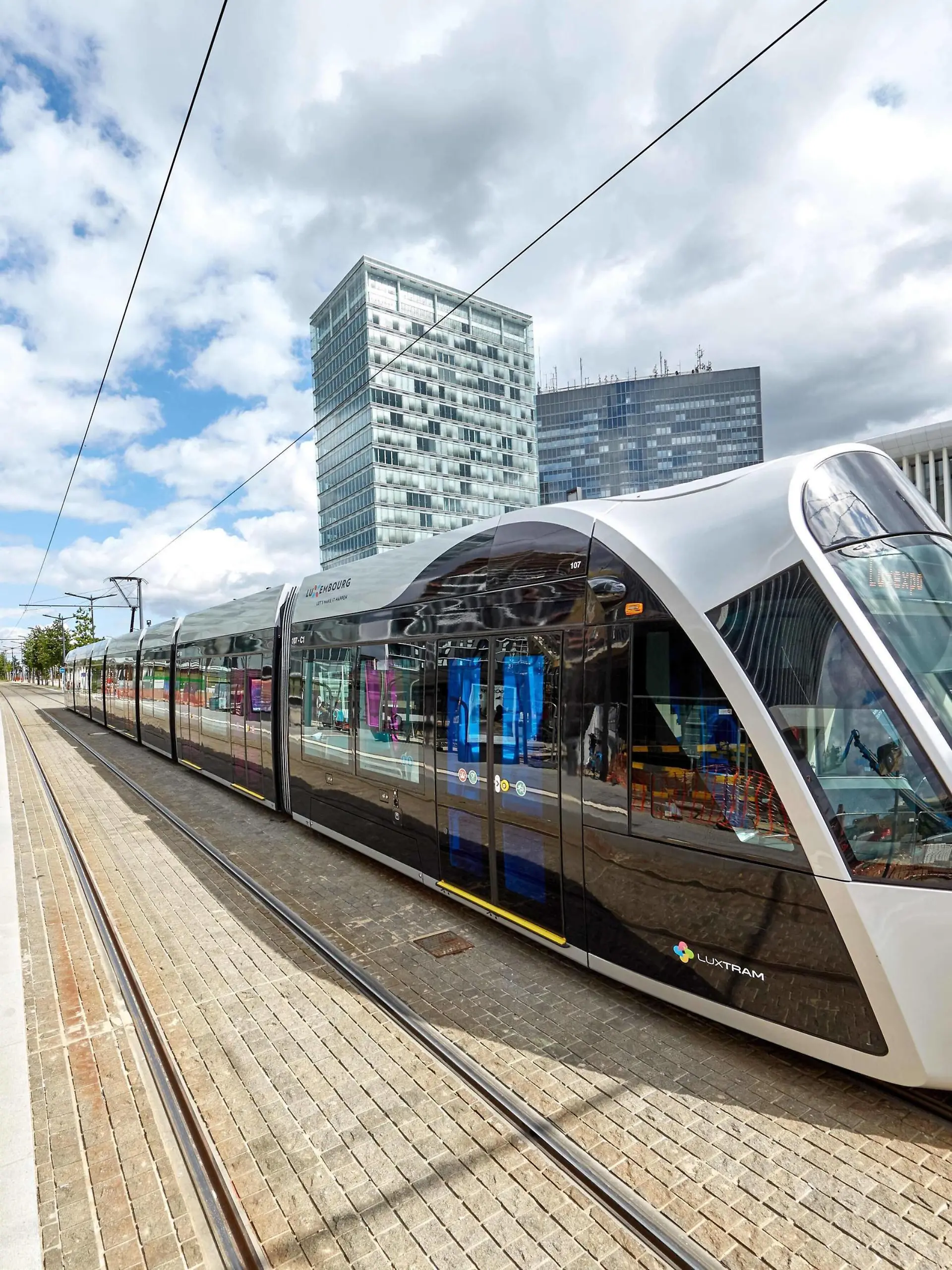  - Luxemburg/Luxembourg - 14.08.2019 - Ab 1. März 2020 sind in ganz Luxemburg Bahn, Bus und Tram für alle Benutzer kostenlos. Luxemburg ist damit das erste Land der Welt mit einem kostenlosen öffentlichen Nahverkehr für alle Passagiere. From 1 March 2020, rail, bus and tram will be free for all users throughout Luxembourg. Luxembourg is the first country in the world with free public transport for all passengers. PHOTO: Die Stater Tram dt.: Städtische Straßenbahn ist die Straßenbahn in der Hauptstadt Luxemburg, die am 10. Dezember 2017 eröffnet wurde. Über 50 Jahre nach ihrem Verschwinden hat Luxemburg wieder eine Strassenbahn The Stater Tram is the tram in the capital Luxembourg, which was opened on December 10, 2017. More than 50 years after their disappearance, Luxembourg has again a tram. Le tramway de Luxembourg exploit PUBLICATIONxNOTxINxAUT