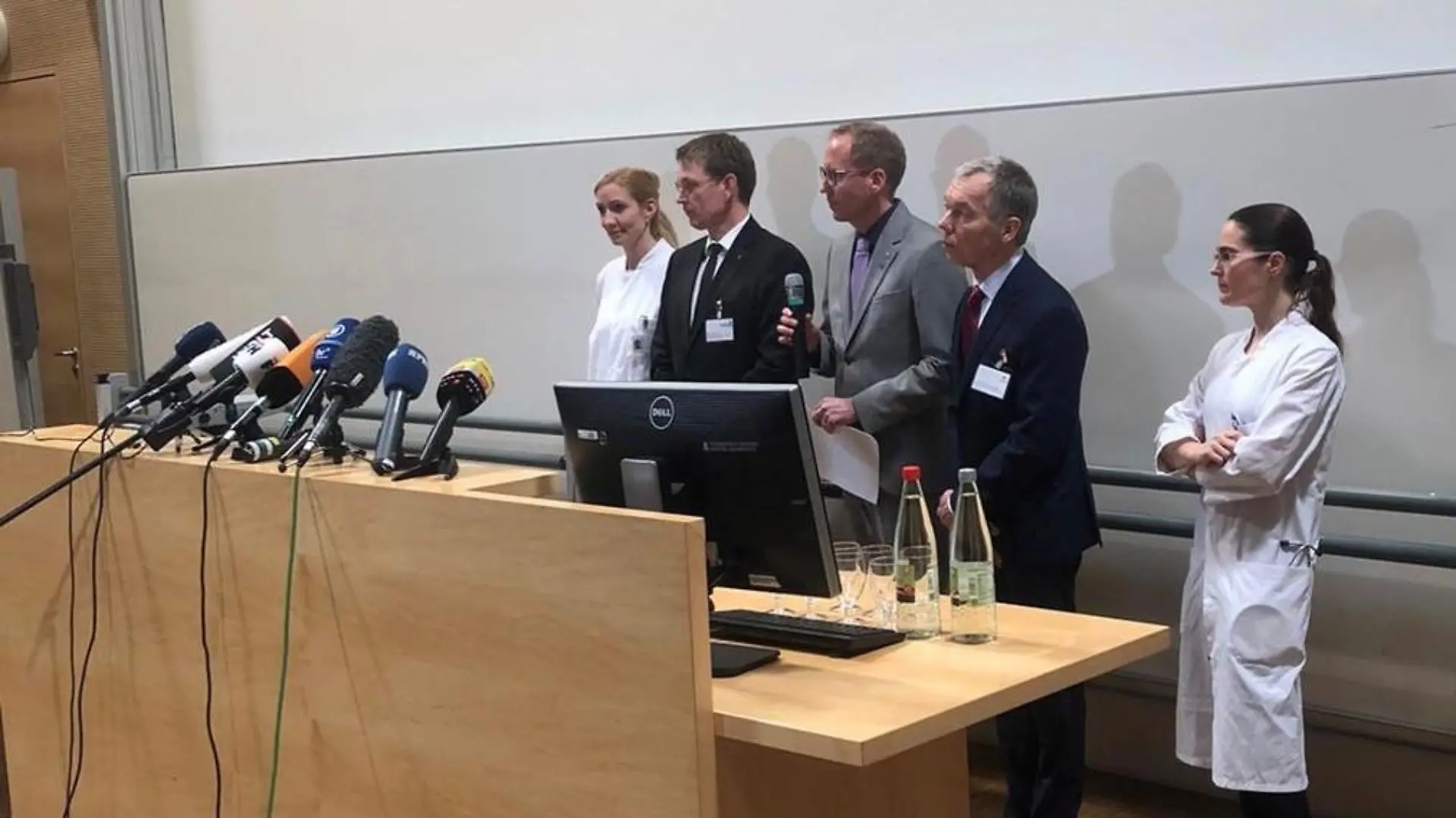 Sozialministers Kai Klose erklärte heute bei einer Pressekonferenz, dass es den Infizierten gut ginge.