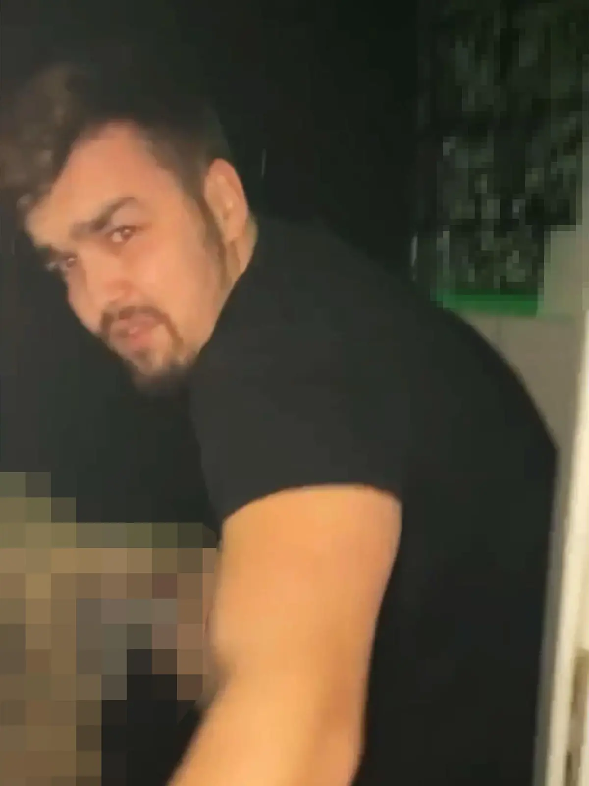 Wer kennt diesen Mann? Er soll eine 13-Jährige auf einer Restaurant-Toilette vergewaltigt haben.