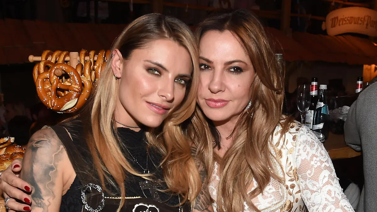 'Weisswurst essen' at Stanglwirt in Going on the occasion of Hahnenkammrennen in Kitzbuehl

Featuring: Simone Thomalla, Sophia Thomalla
Where: Going, Austria
When: 22 Jan 2016
Credit: Starpress/WENN.com

**In Germany, Austria and Switzerland only available for internet use. Available for all media in the rest of the world.**