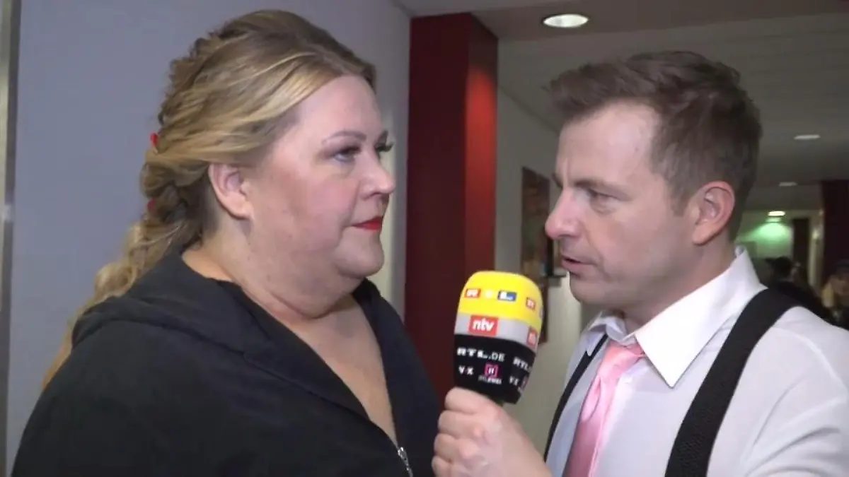 Martin Klempnow scheitert beim Flirten Bei Ilka Bessin kann er nicht punkten
