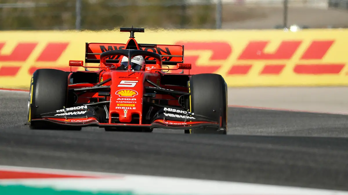 01.11.2019, USA, Austin: Motorsport: Formel-1-Weltmeisterschaft, Grand Prix der USA, 1. Freies Training: Sebastian Vettel aus Deutschland vom Team Scuderia Ferrari steuert sein Auto während einer Trainingseinheit auf der Rennstrecke. Der Große Preis der USA findet am 03.11.2019 statt. Foto: Eric Gay/AP/dpa +++ dpa-Bildfunk +++