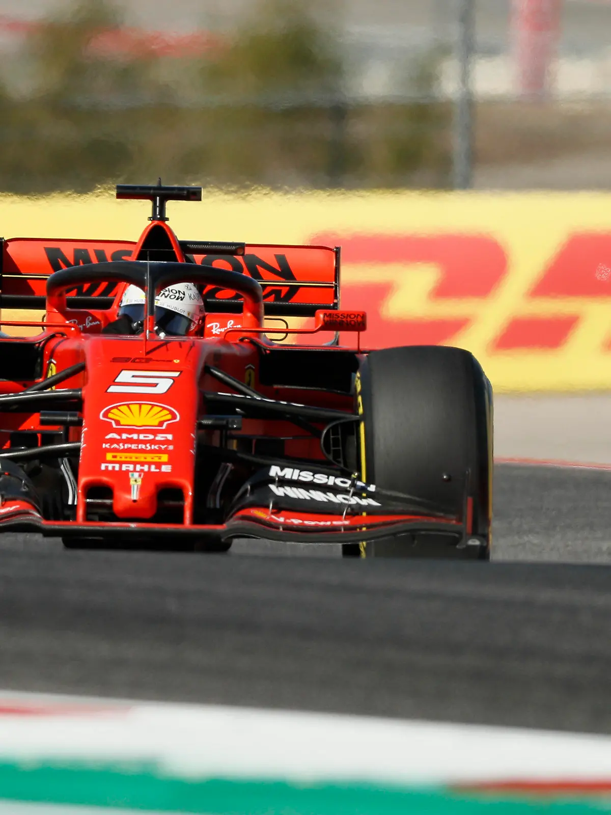 01.11.2019, USA, Austin: Motorsport: Formel-1-Weltmeisterschaft, Grand Prix der USA, 1. Freies Training: Sebastian Vettel aus Deutschland vom Team Scuderia Ferrari steuert sein Auto während einer Trainingseinheit auf der Rennstrecke. Der Große Preis der USA findet am 03.11.2019 statt. Foto: Eric Gay/AP/dpa +++ dpa-Bildfunk +++